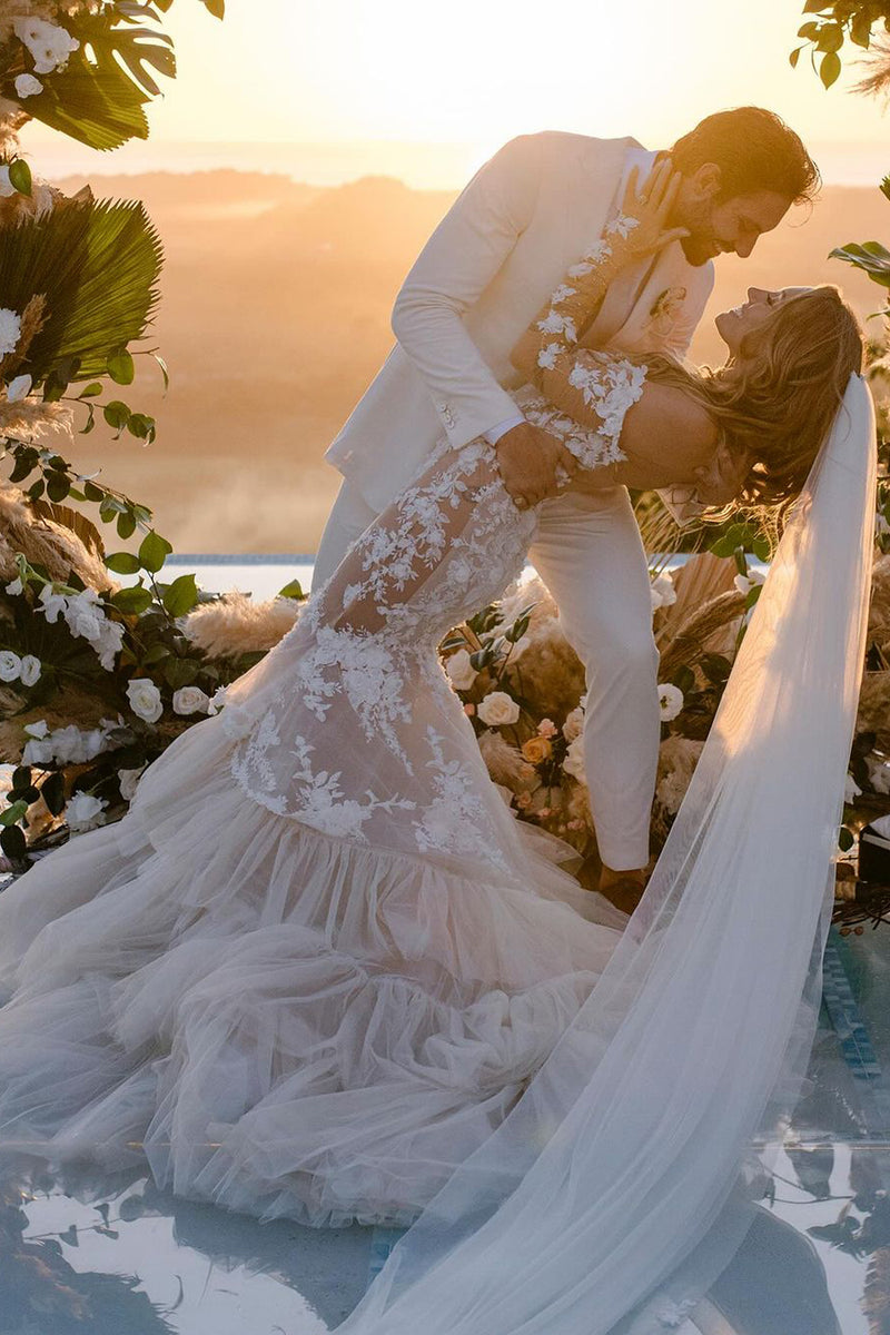Romantic Off-the-Shoulder Mermaid Wedding Dress With Appliques Lace main image 1