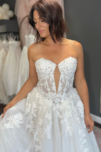 A Line Sweetheart Tulle Wedding Dress with Appliques AB26102107