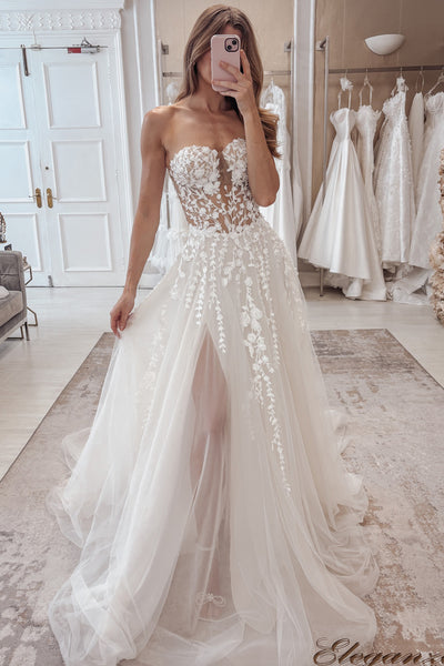 A Line Sweetheart Tulle Wedding Dress with Appliques AB26063016