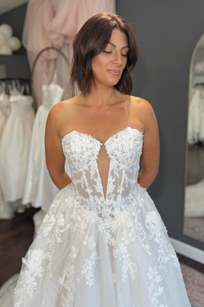 A Line Sweetheart Tulle Wedding Dress with Appliques AB26102107