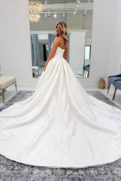 Ball Gown Scoop Neck Heavy Satin Wedding Dress with Appliques AB05060201