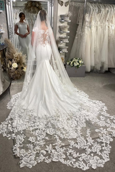Stunning Mermaid Scoop Neck Satin Wedding Dress with Appliques AB26020610