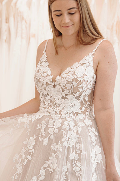 Elegant A Line V Neck Tulle Wedding Dresses with Appliques AB080603